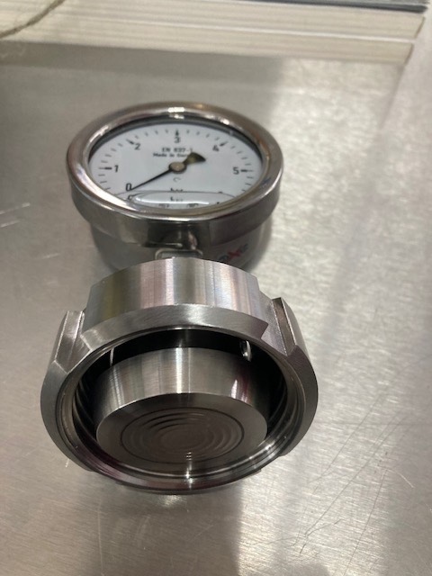 F734B09E-B46B-4528-8AC5-C1F90C906AA0 Membran-Druckmittler / Manometer Typ DM 40, DN 25 mit Nutmutter nach DIN 11 851, PN 40 für Hygieneanwendungen