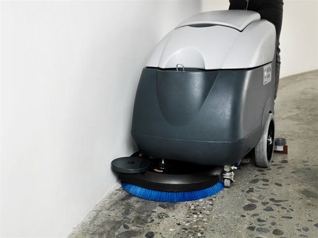 SC400-close-to-wall Nilfisk SC400 43 Kombi Bodenreiniger, Scheuersaugmaschinen