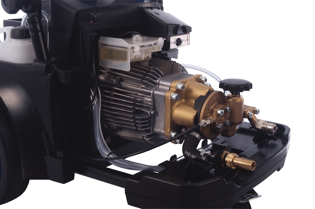 MC-6P_NA6F-pump_R_03 MC 6P-180/1300 Kaltwasser Hochdruckreiniger, Pumpe