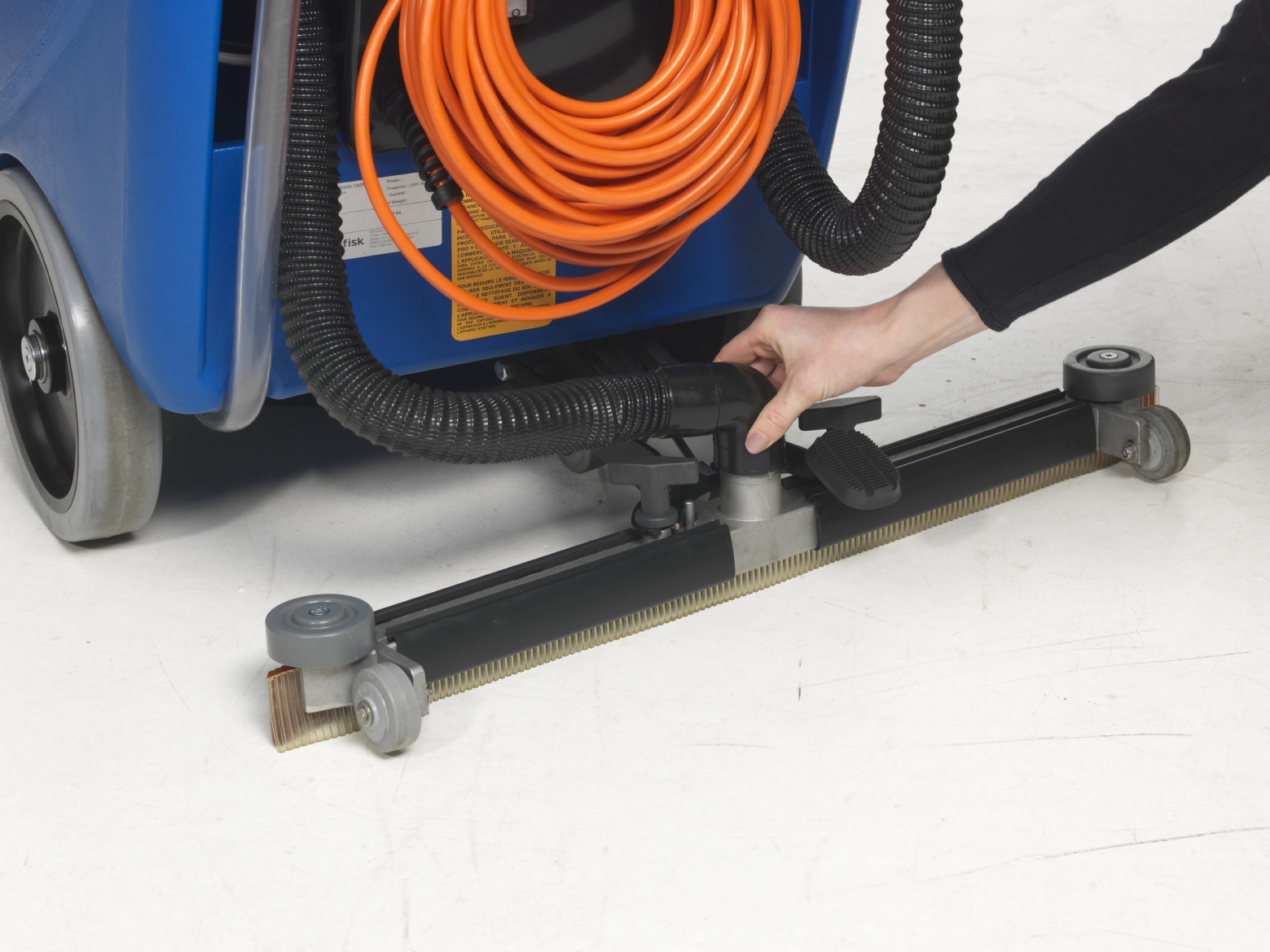 SCRUBTEC-343-2_Remove-the-squeegee_02 SCRUBTEC 343.2 B COMBI, Bodenreiniger, Scheuersaugmaschinen