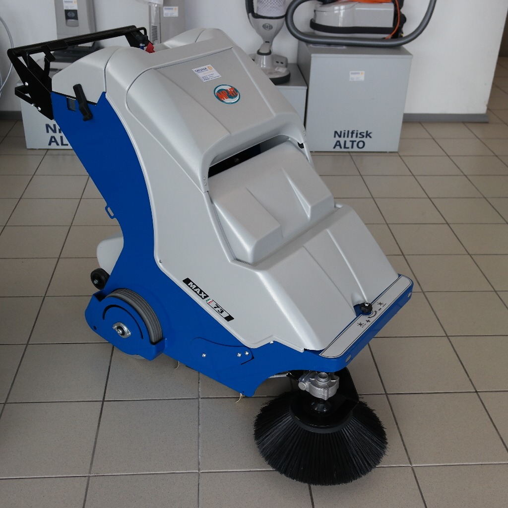 Max 73 BT, Kehr-Saugmaschine mit 1 Seitenbesen und mech. Filterrüttler