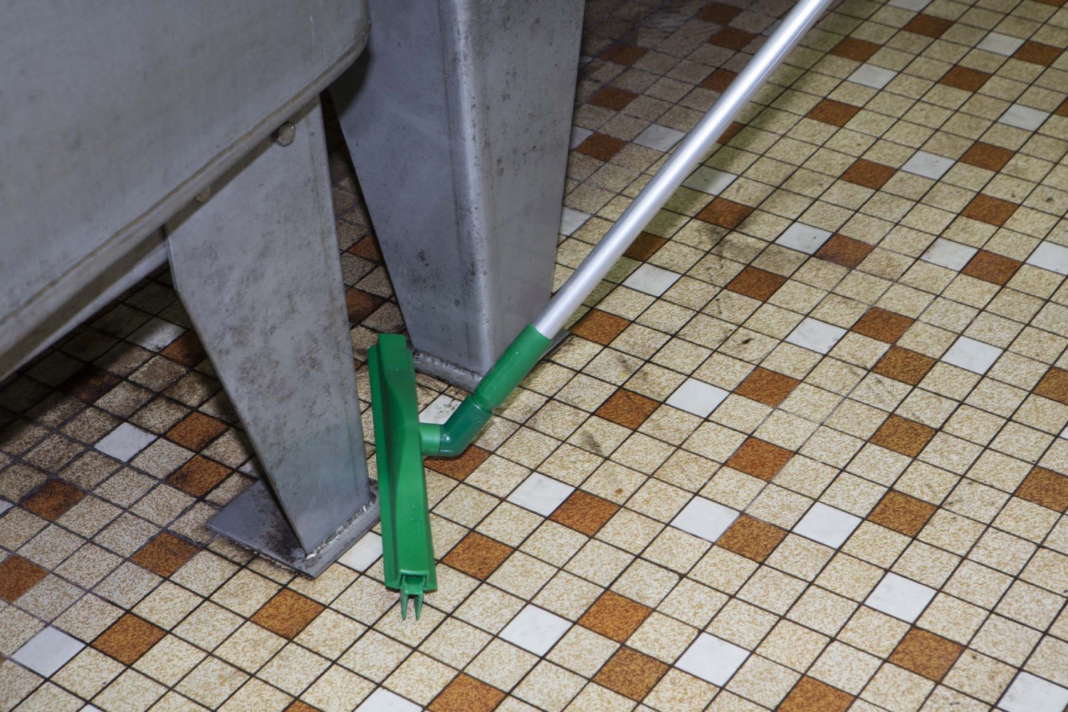 Hygienischer-Wasserschieber-mit-Kassette-Drehgel5344d49bd9832 Vikan Hygienischer Wasserschieber mit Kassette + Drehgelenk, 405 mm