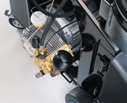 Neptune_Pump_Close_Up544a2368b51d5 Nilfisk MH 8P-180/2000, Heißwasser Hochdruckreiniger, Drehstrom