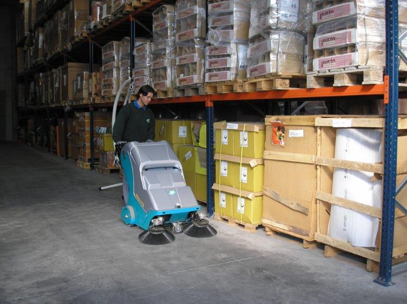Max 73 ST, Kehr-Saugmaschine mit 1 Seitenbesen und mech. Filterrüttler