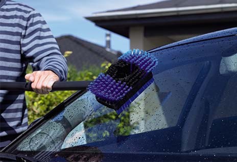 Autoscheiben reinigen - Die besten Tipps für saubere Scheiben